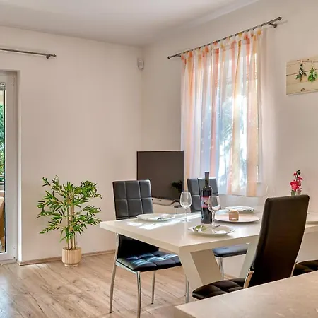 Lara Apartment