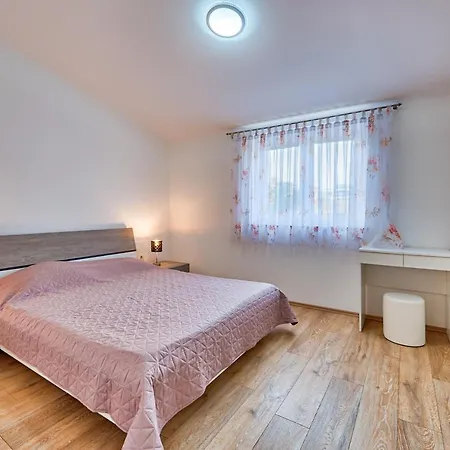 Apartment Lara
