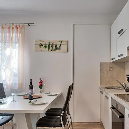 Apartment Lara