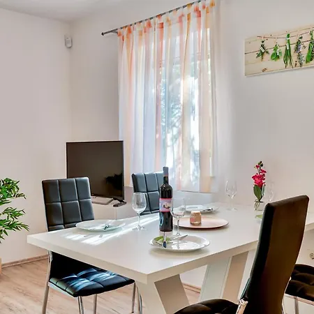 Lara Apartment