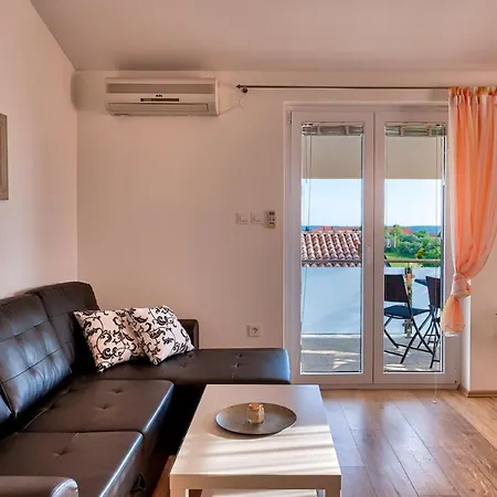 Lara Apartment *