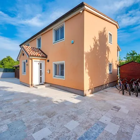 Apartament Lara