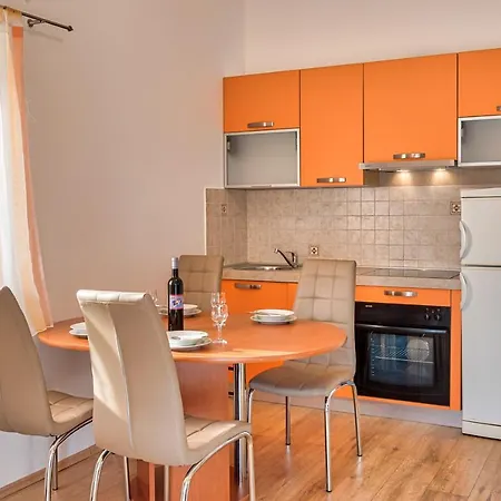 Lara Apartment *
