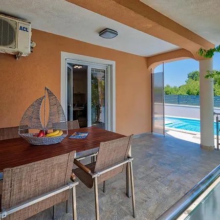 Lara Apartament
