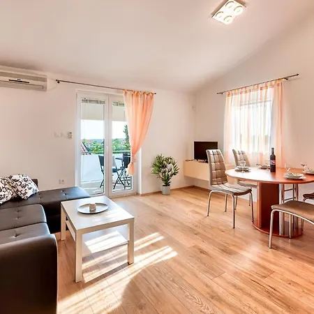 Lara Apartment