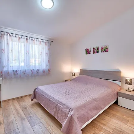 Lara Apartment *