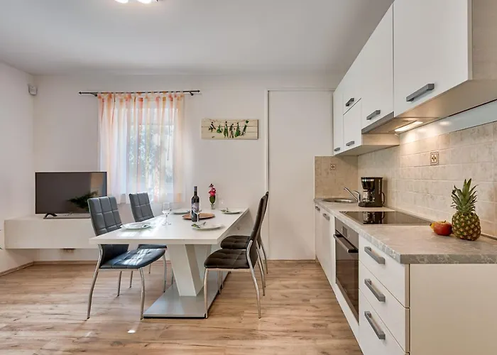 Lara Apartment *